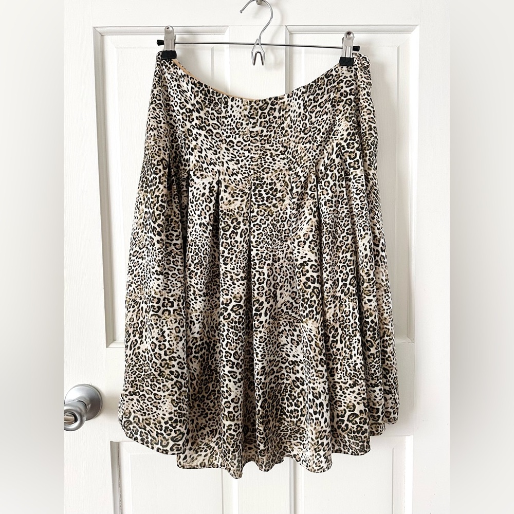 NEW! Jones New York Leopard Print Silky Pleated Skirt Size 10